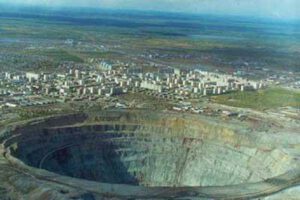 DEEPEST-HOLE-EVER-DUG-INTO-THE-EARTH-BY-MAN