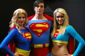 cosplay-superman-supergirl-trio